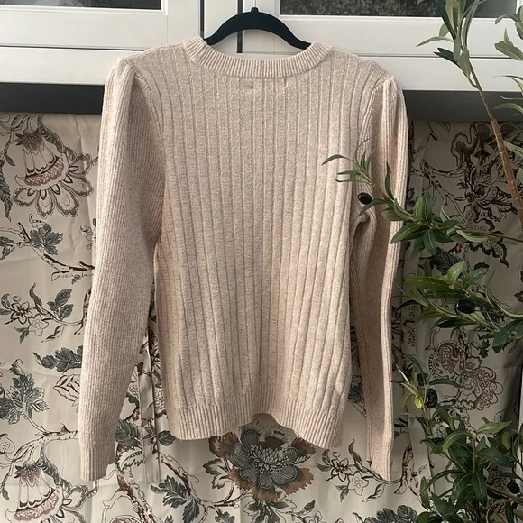 Tan sweater - Picture 3 of 7